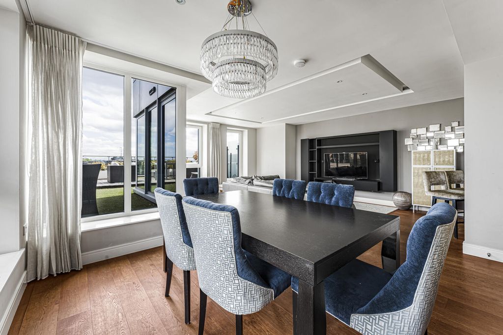Property photo 2 of 19 Dining Room
