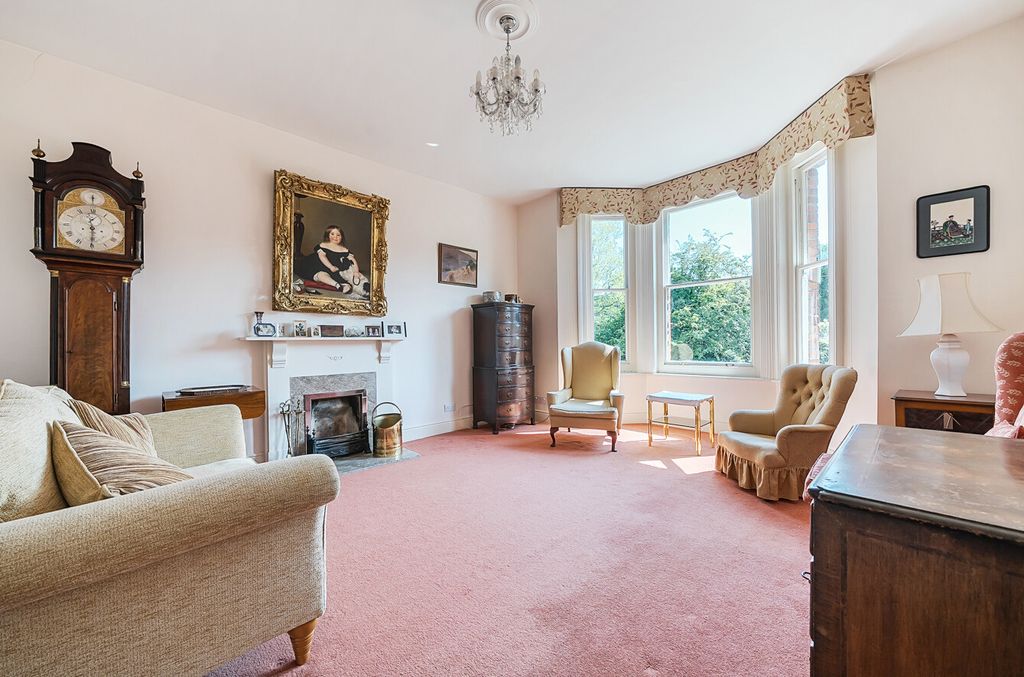 Property photo 2 of 17 1333880-22-68934d...
