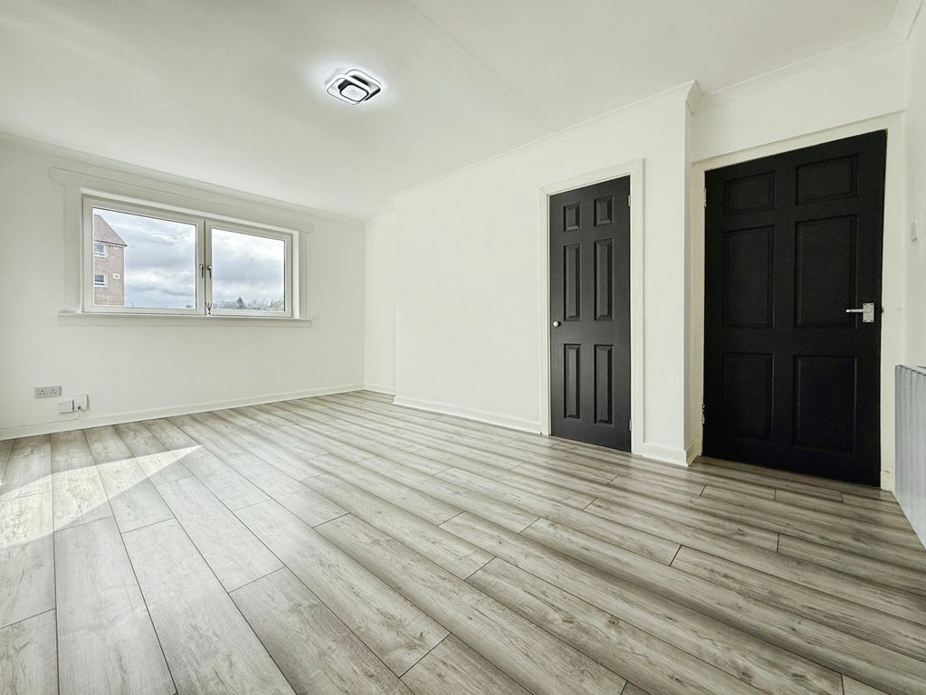 Property photo 2 of 19 Lounge