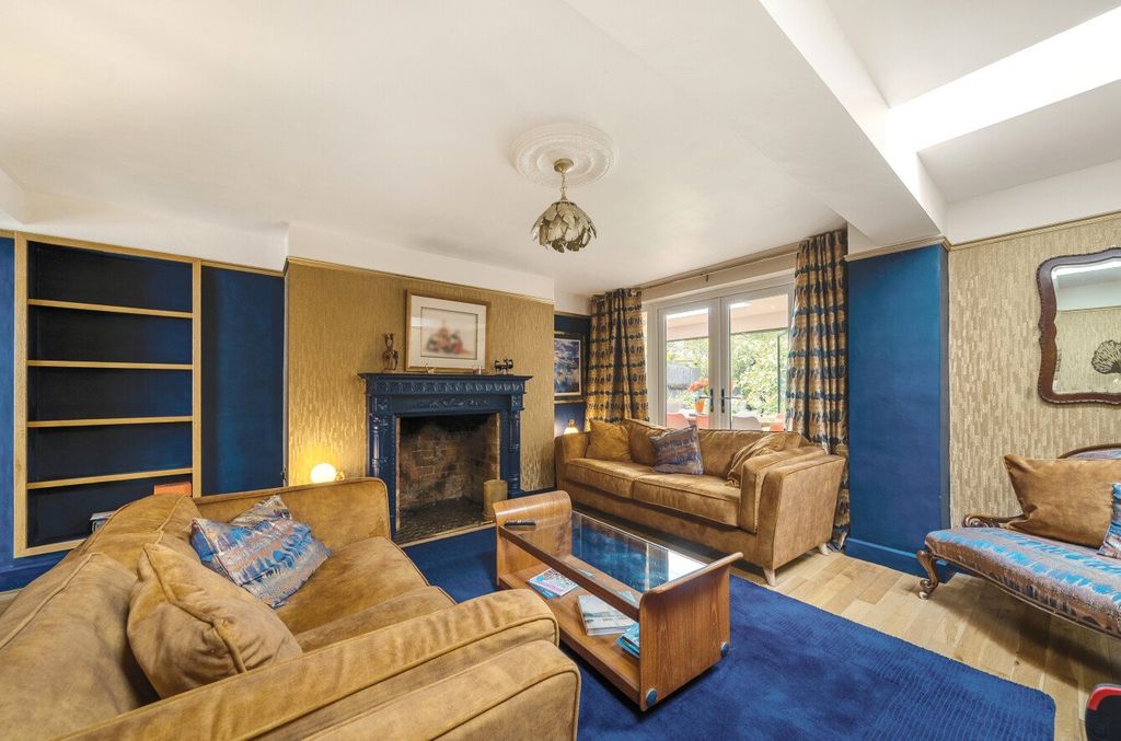 Property photo 3 of 20 Sitting Room