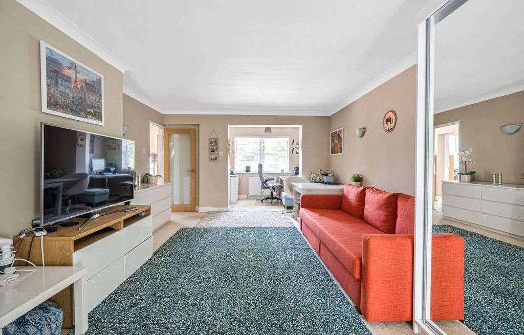 Property photo 3 of 16 Picture No. 17