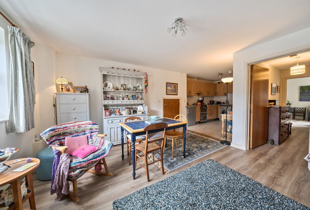 Property photo 3 of 18 1329199-7-6881Fd7...