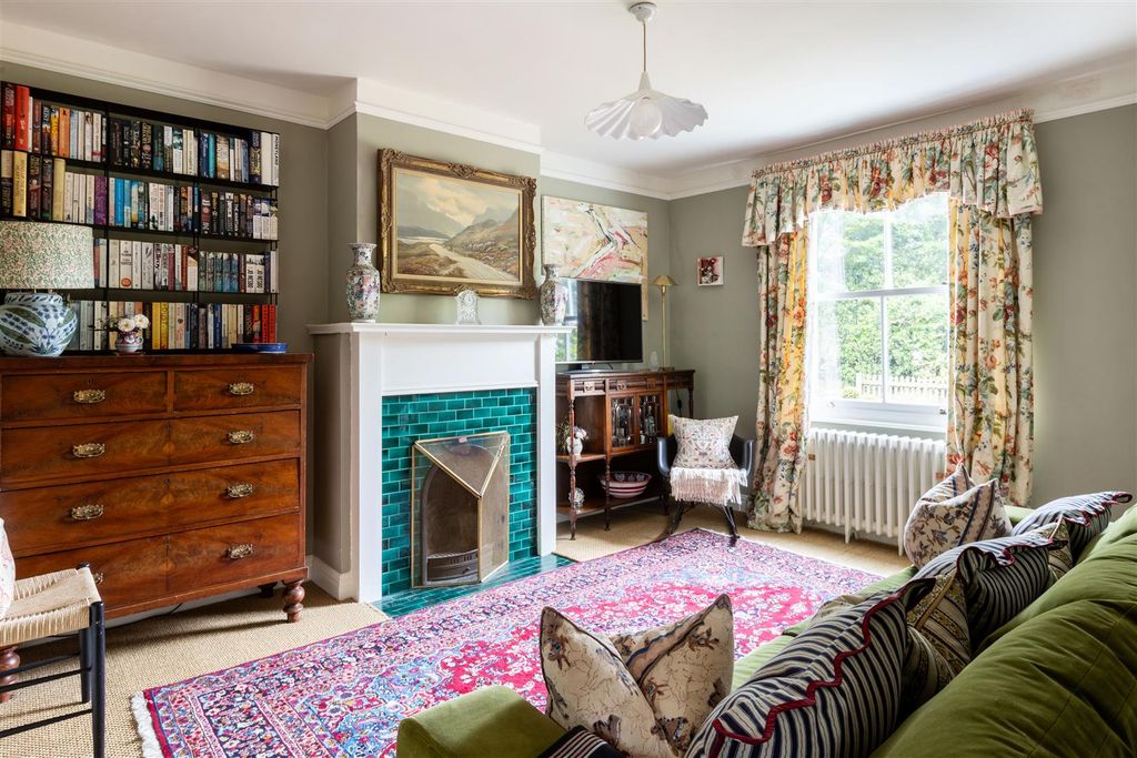 Property photo 2 of 33