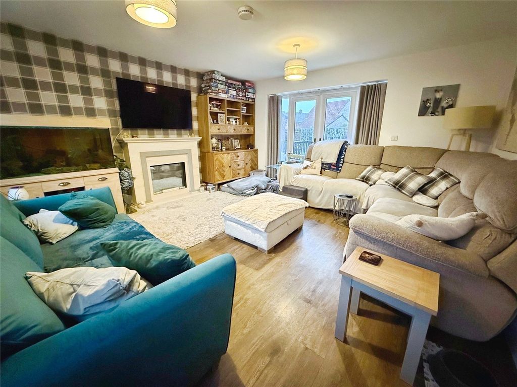 Property photo 2 of 22 Lounge