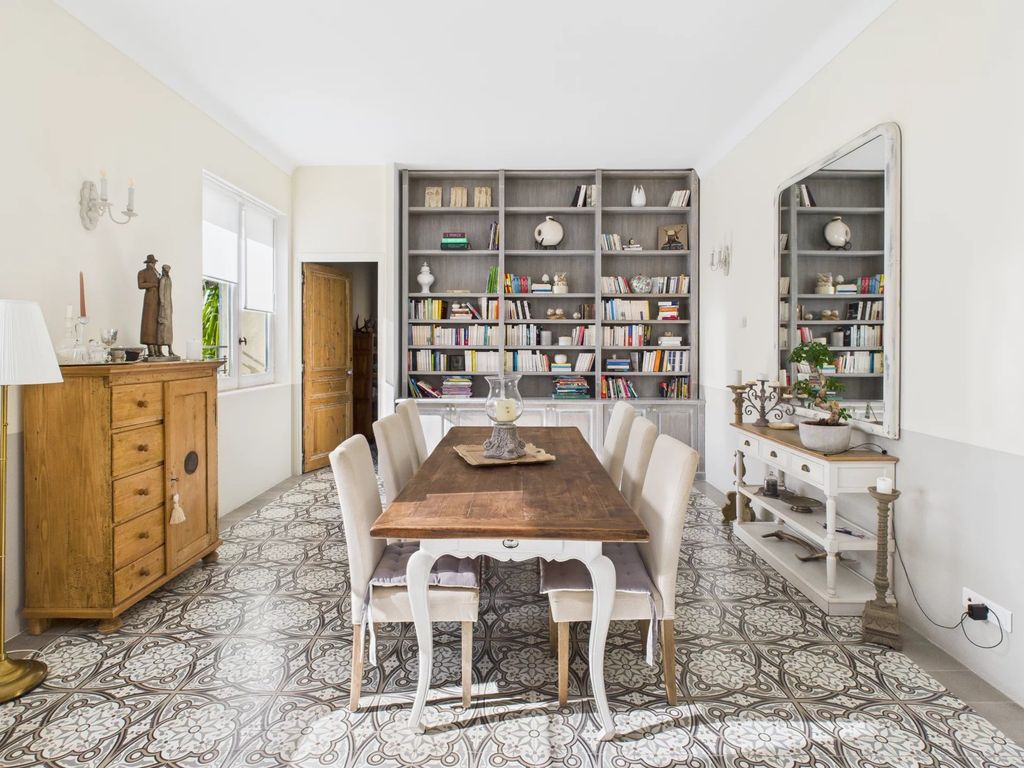 Property photo 3 of 28