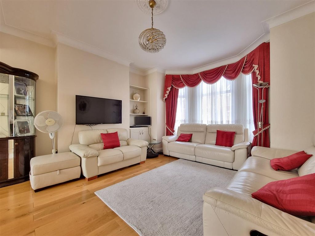 Property photo 3 of 33