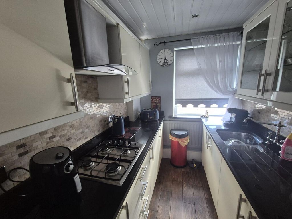 Property photo 3 of 7 Kitchen
