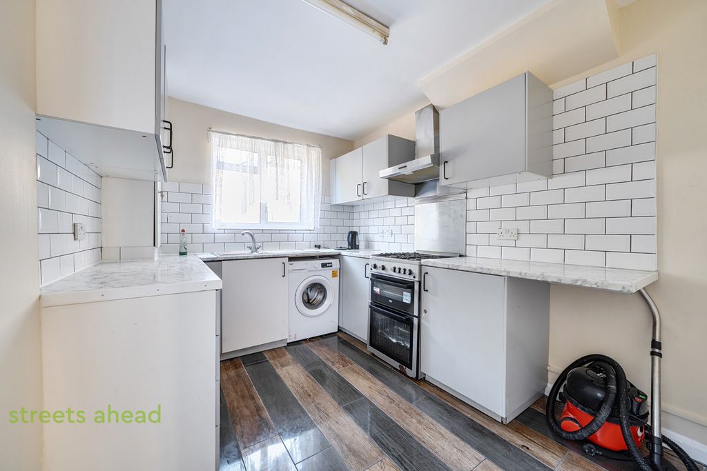 Property photo 3 of 18 Bfa066d8-5A17-45F...