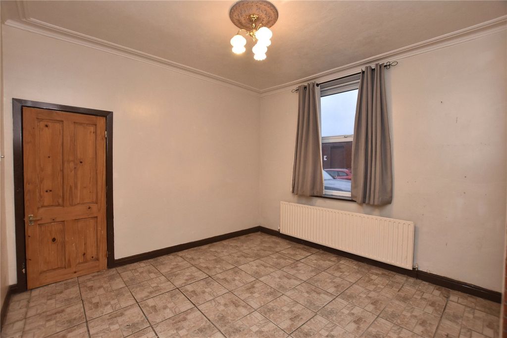 Property photo 3 of 16 Picture No. 06