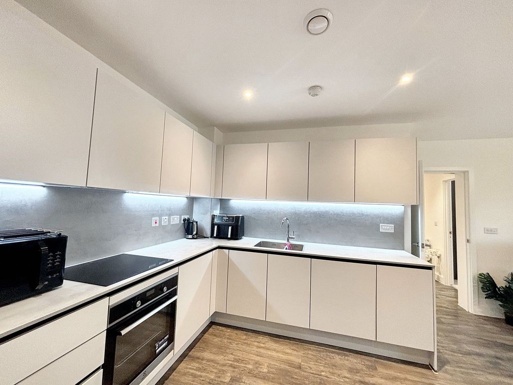 Property photo 1 of 10 Kitchen