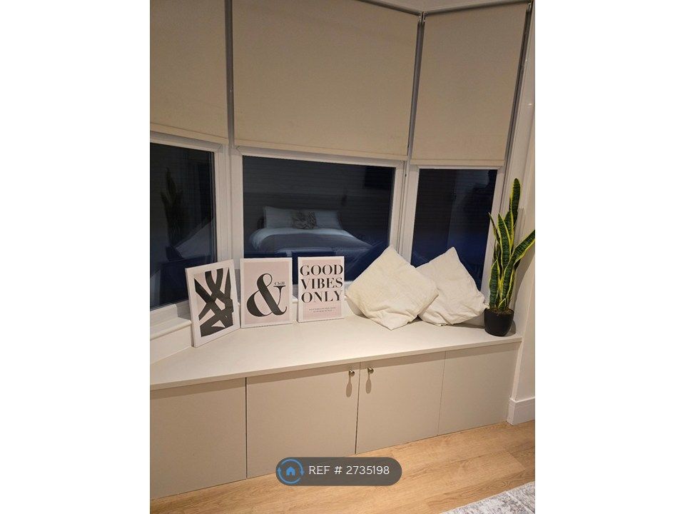 Property photo 2 of 10 Seating Area