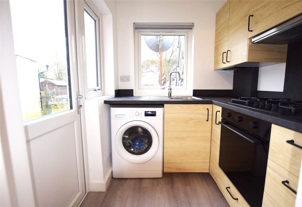 Property photo 3 of 9 Kitchen