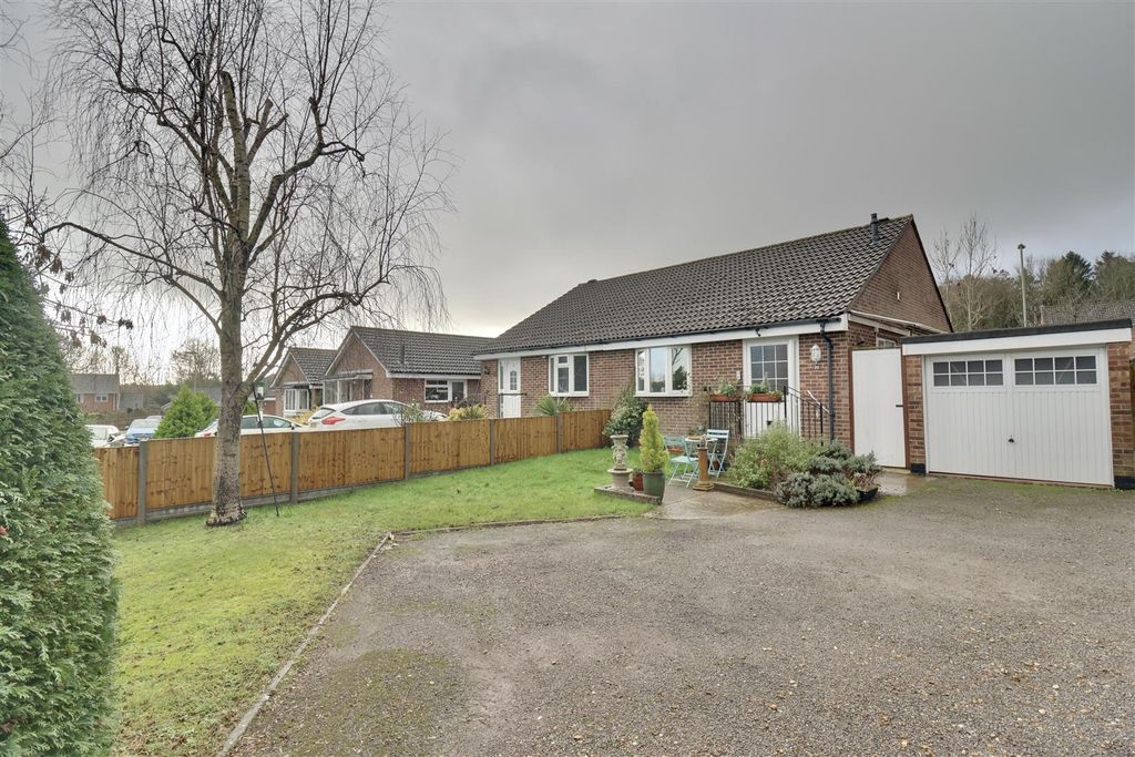 Property photo 1 of 12 A2Af753B-Cb2F-4A33-837E-3F158F7D0C9E_1_201_A.Jpeg