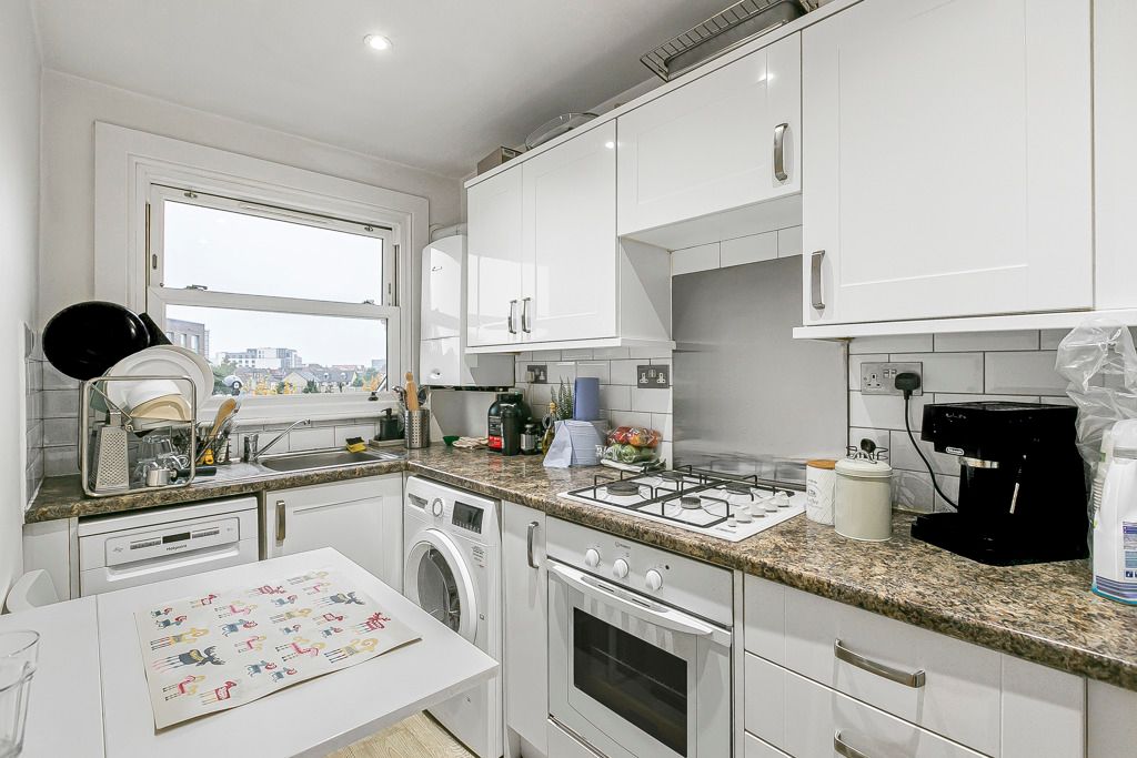 Property photo 3 of 10 Kitchen