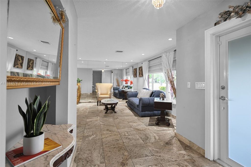 Property photo 3 of 32 <Alttext/>