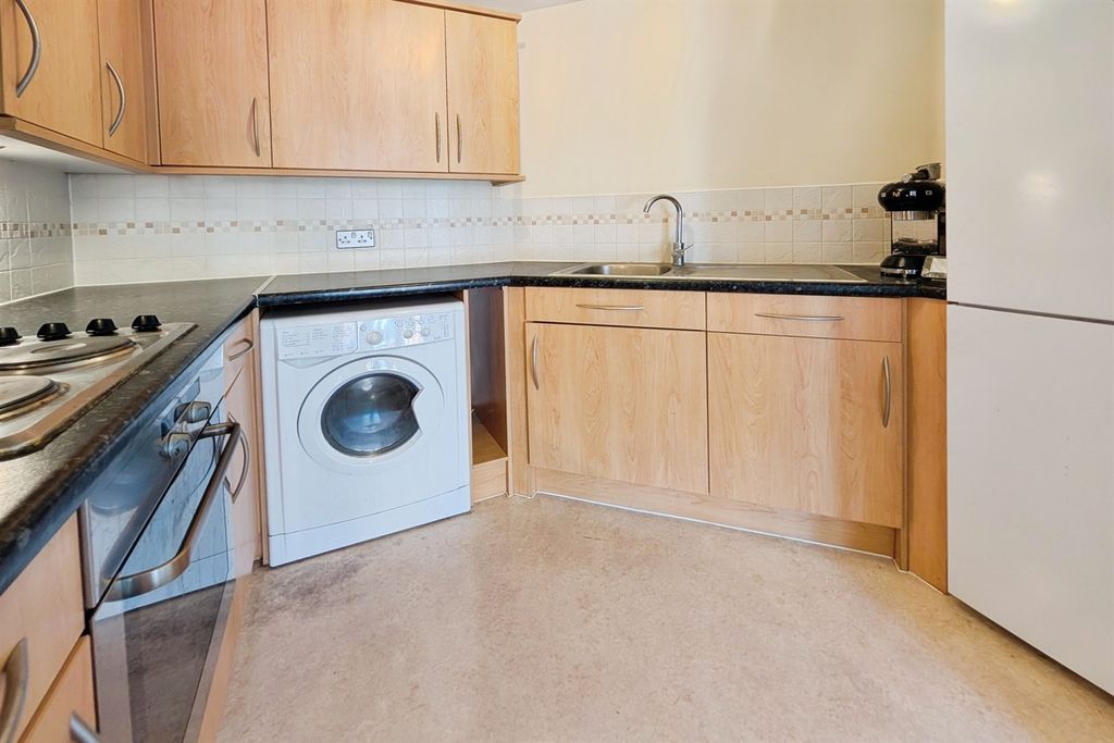 Property photo 3 of 6 (Main)