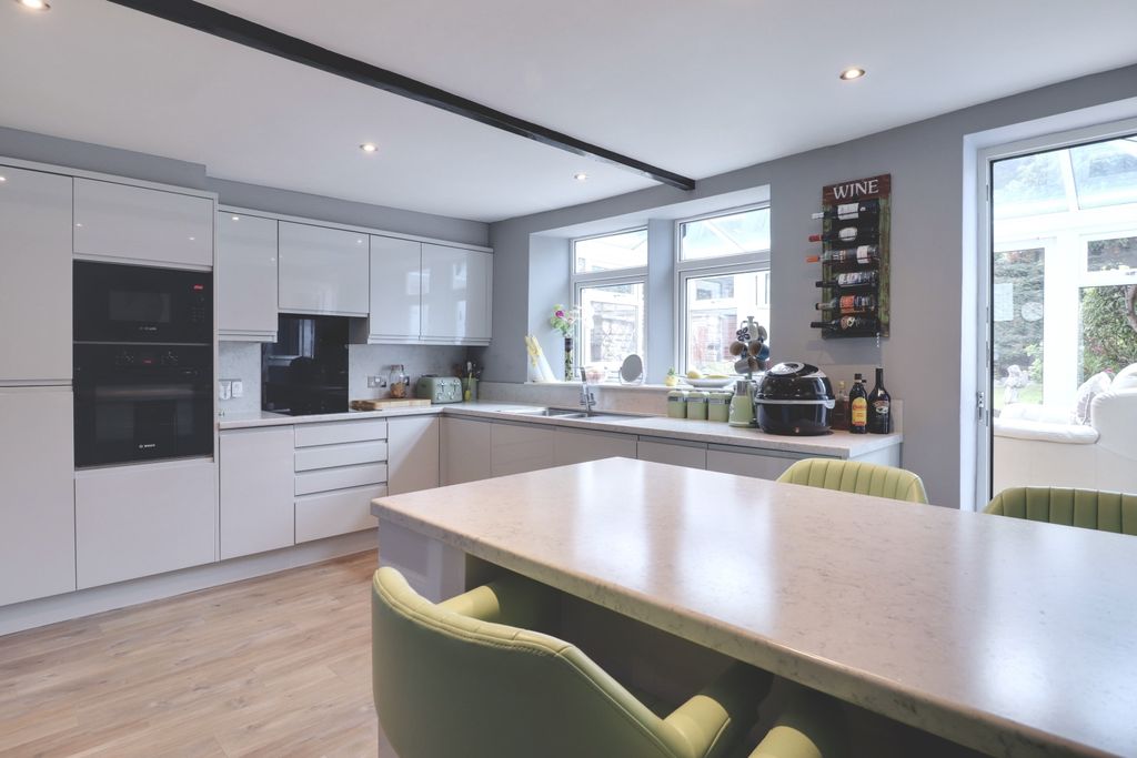 Property photo 3 of 18 Dining Kitchen