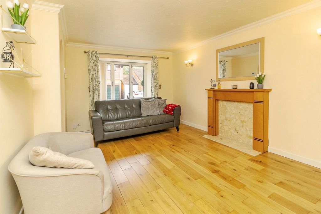 Property photo 2 of 17