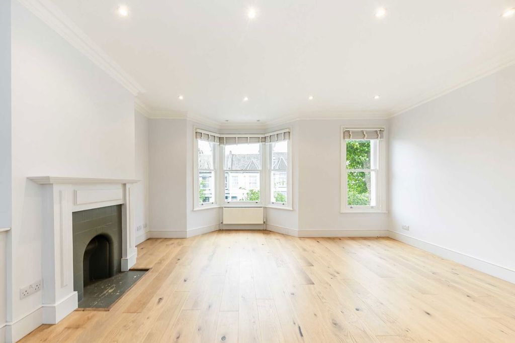 Property photo 2 of 9