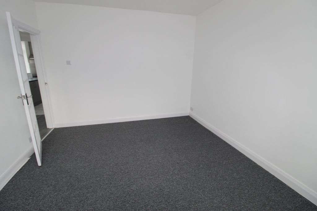 Property photo 3 of 17 Img 1988