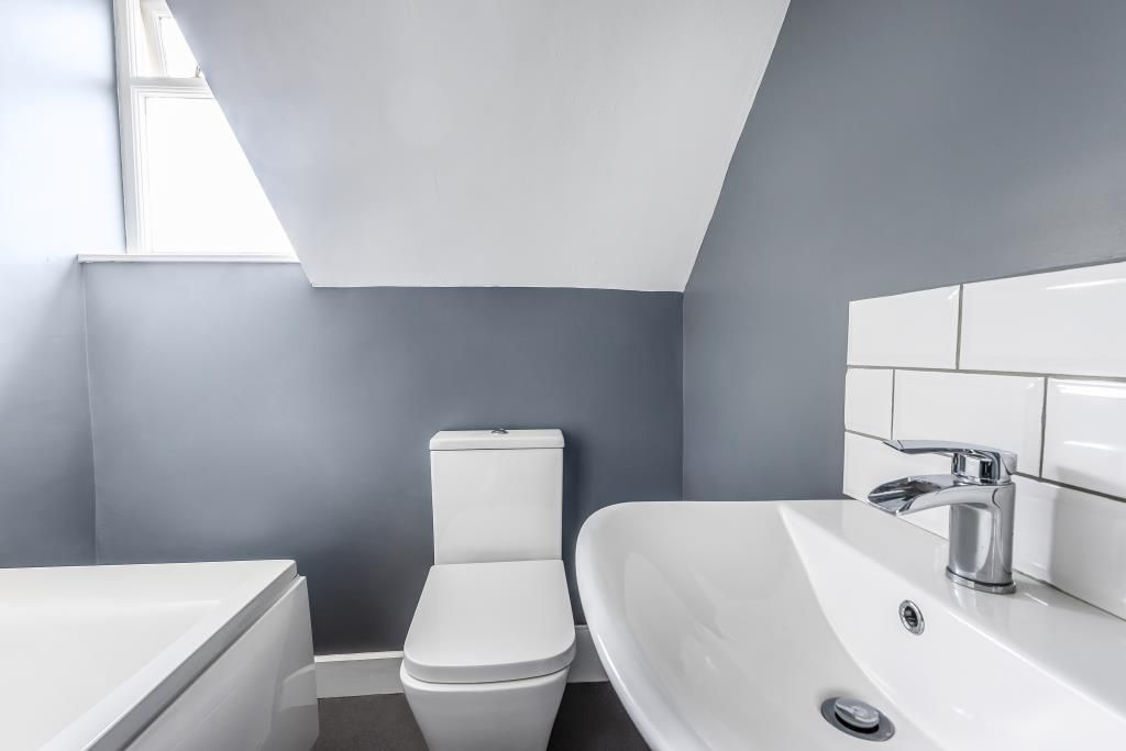 Property photo 2 of 10 Bathroom