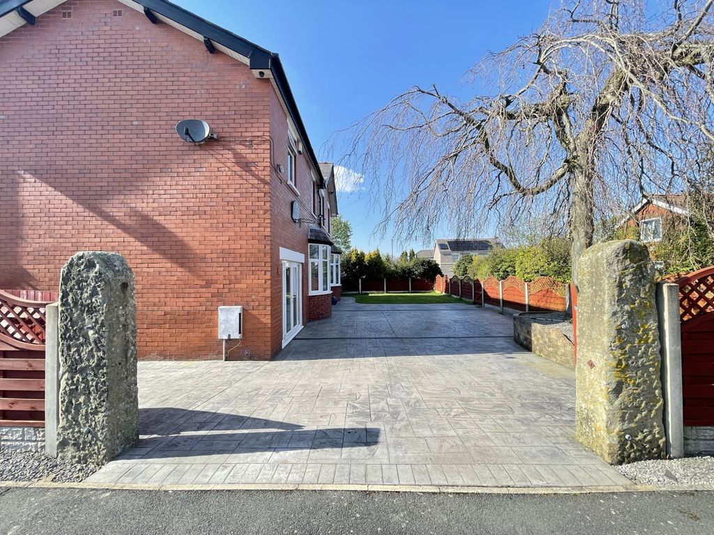 Property photo 3 of 27