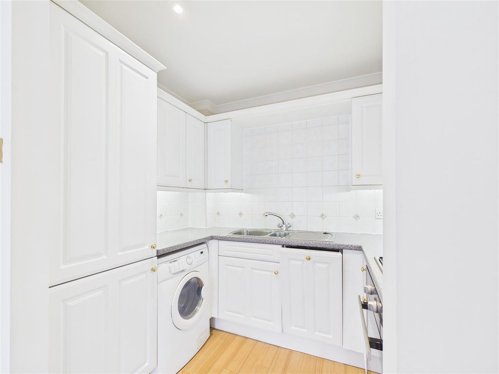 Property photo 2 of 8 11 St Georges Tower03557G0-Pr0180-Still001.Jpg