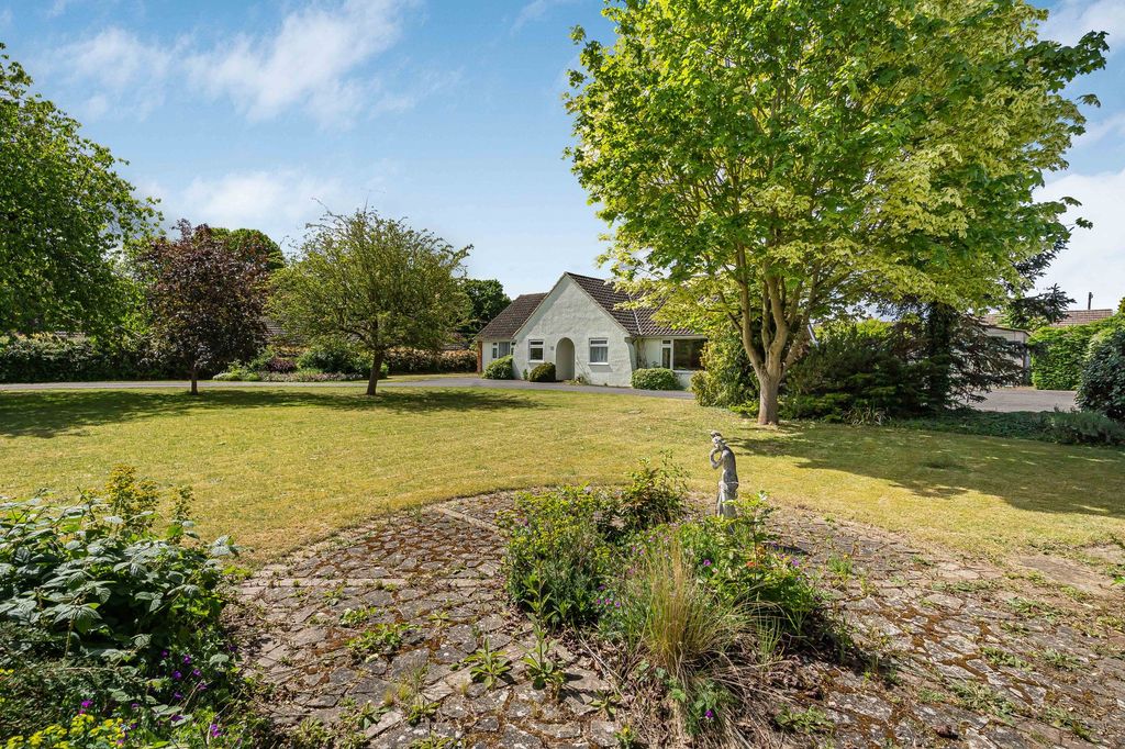 Property photo 2 of 27