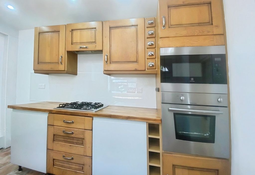 Property photo 2 of 14 5247881