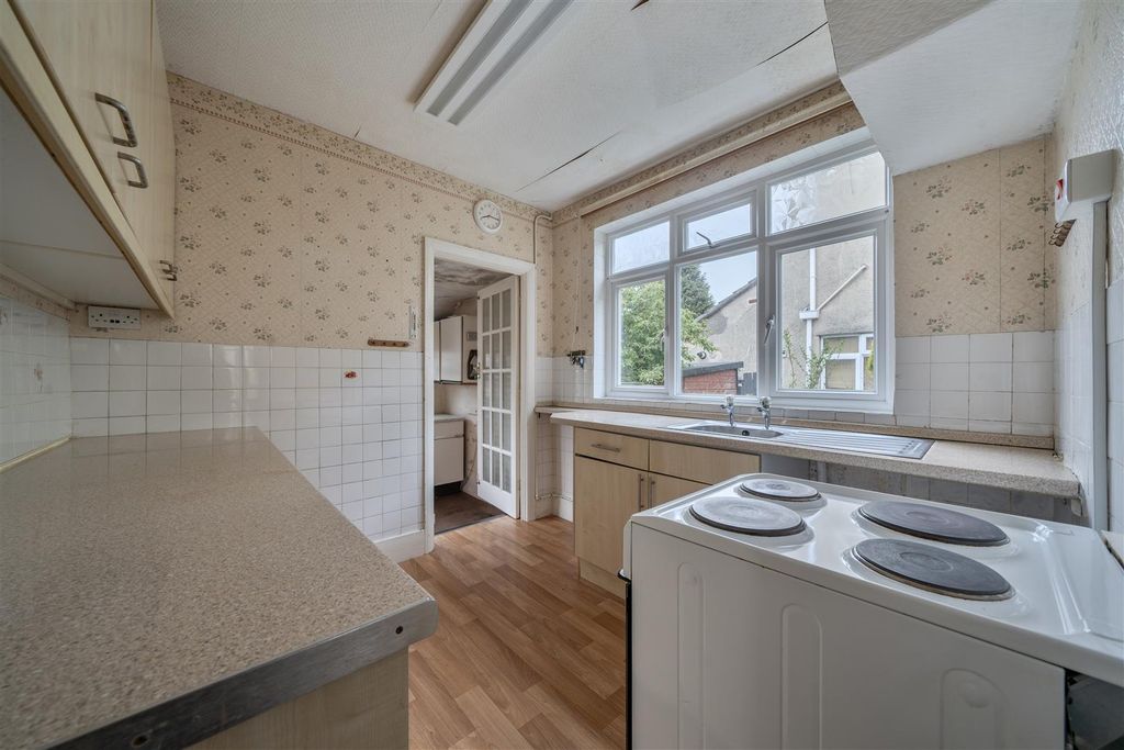 Property photo 3 of 16 Kitchen.Jpg