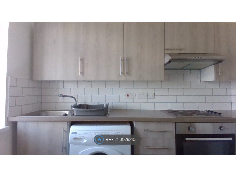 Property photo 2 of 13 Fully Fitted Kitchen
