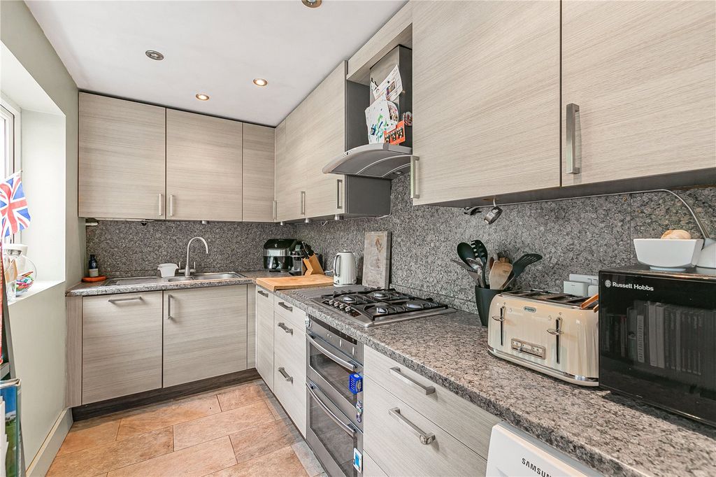 Property photo 3 of 20 Kitchen