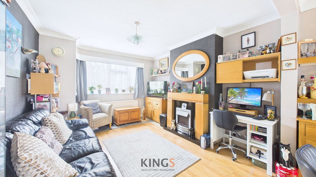 Property photo 2 of 21 Living Room