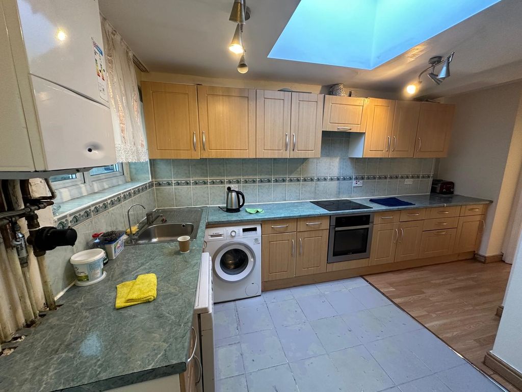 Property photo 1 of 14 Photo 4