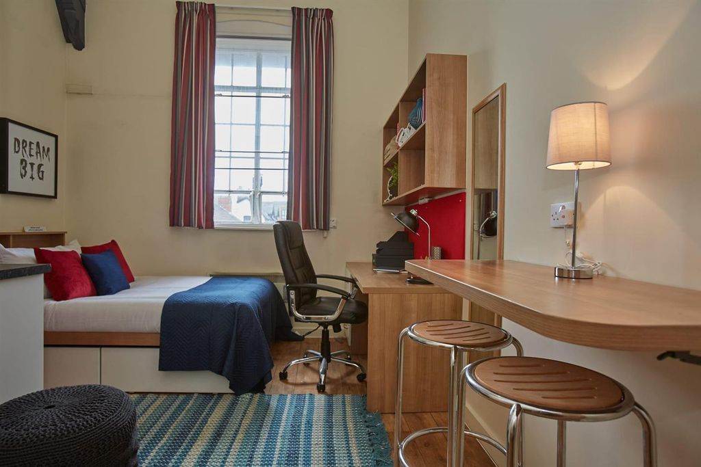 Property photo 2 of 17