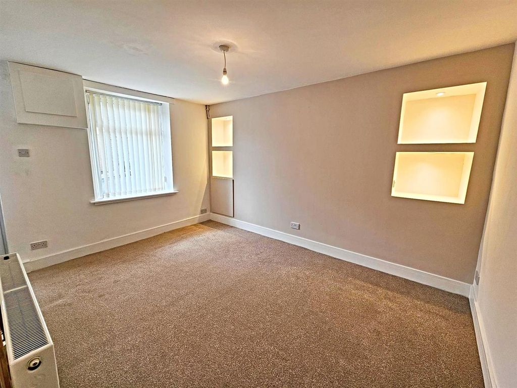 Property photo 3 of 15 Living Room