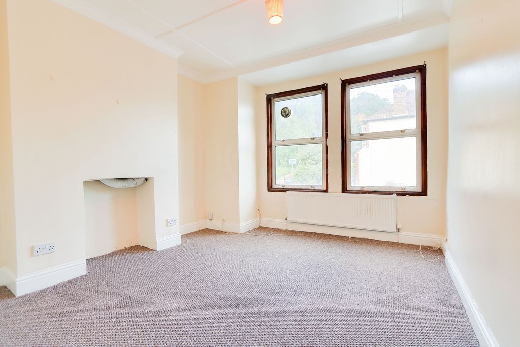 Property photo 1 of 10 Photo 3
