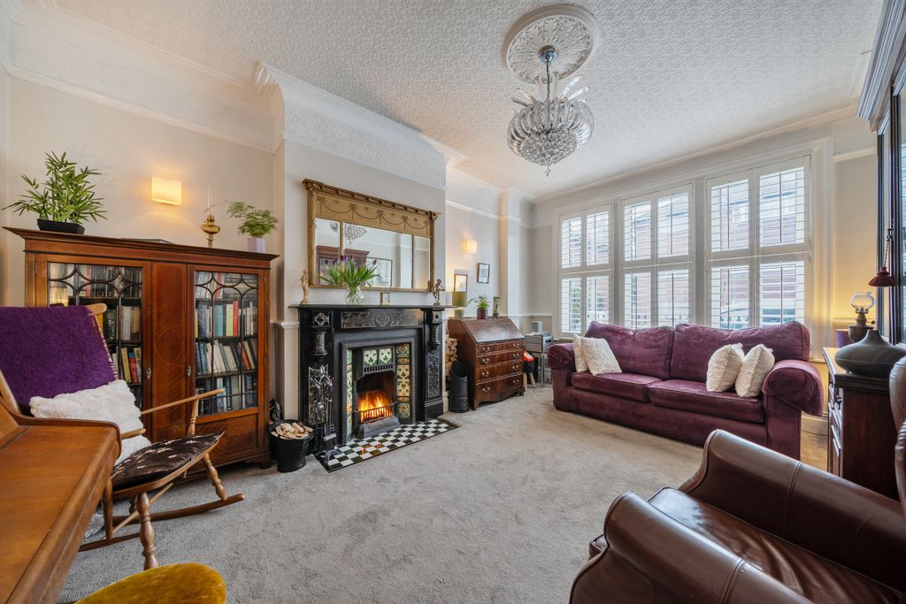 Property photo 2 of 19 Picture No. 14