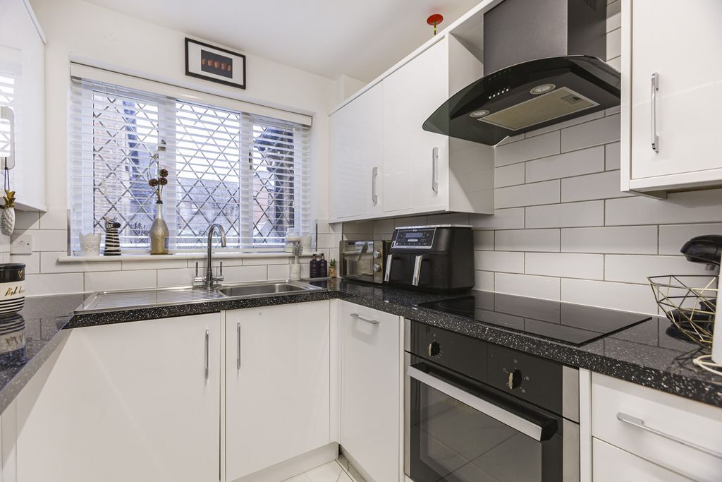 Additional image 3 of 2 bed flat for saleHillsborough Road, Oxford OX4