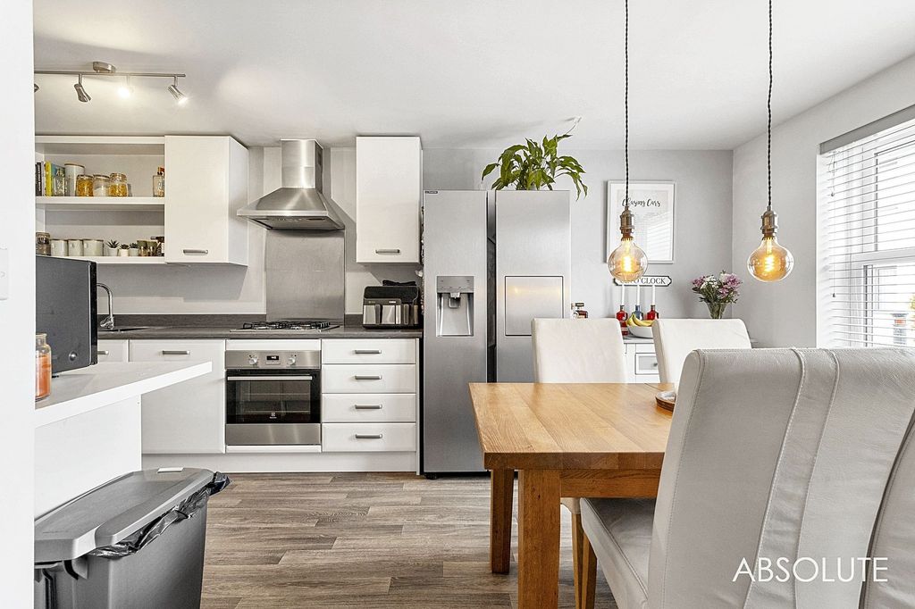 Property photo 3 of 28 Kitchen/Diner