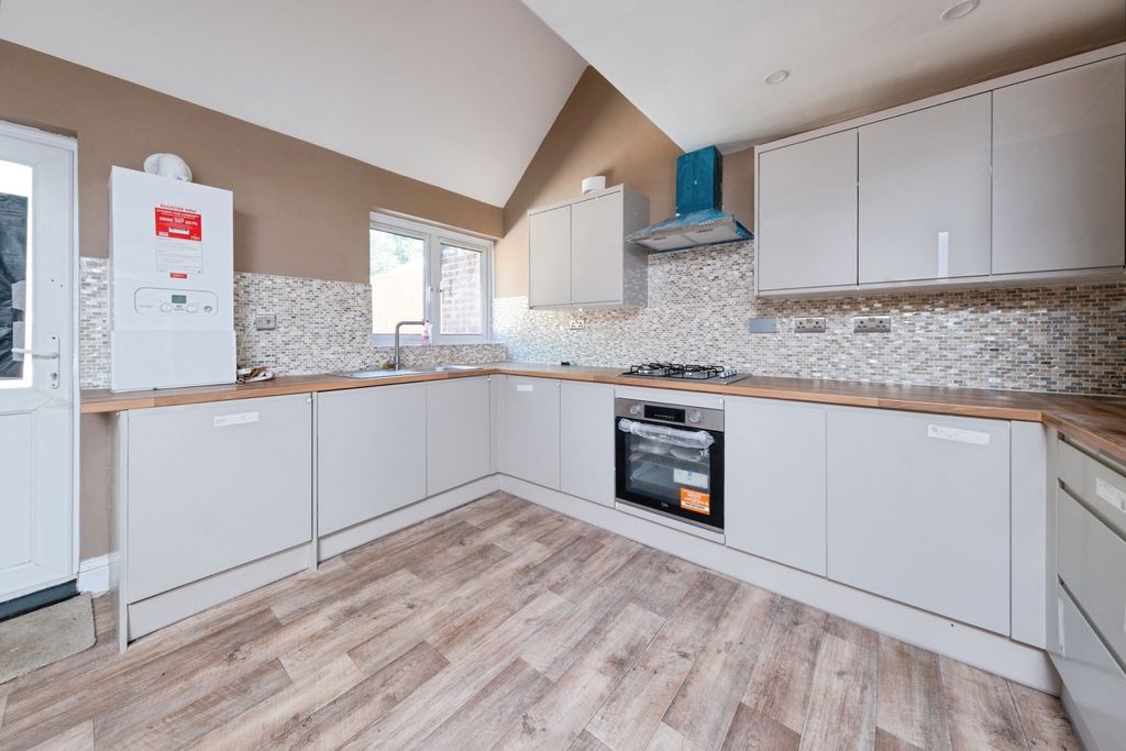 Property photo 2 of 20 Pbox-Img.Jpg