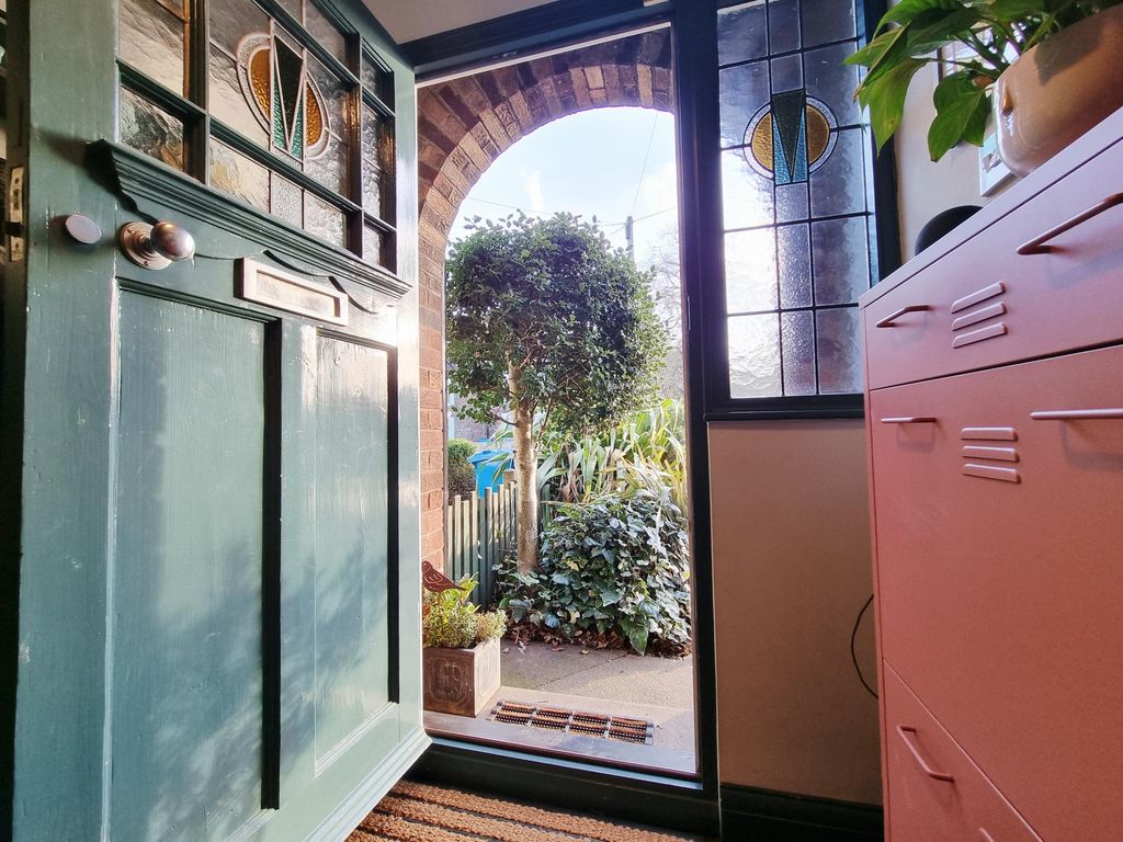 Property photo 2 of 22 Entrance Hall