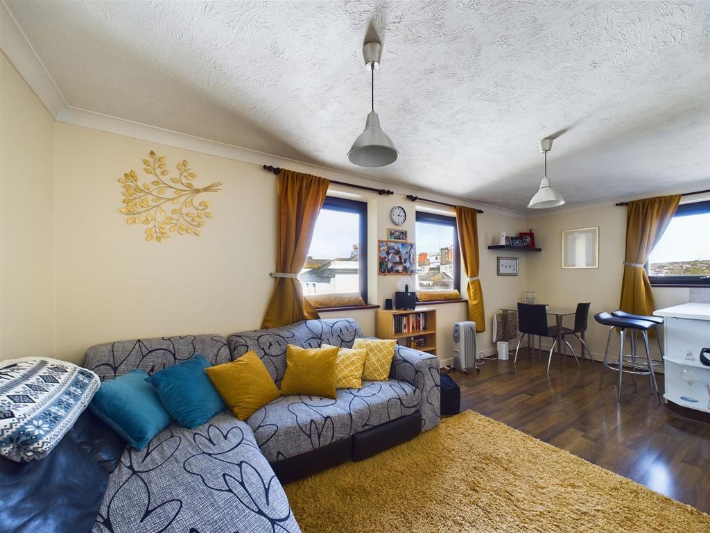 Property photo 1 of 8 Cam02534G0-Pr0009-Still007.Jpg