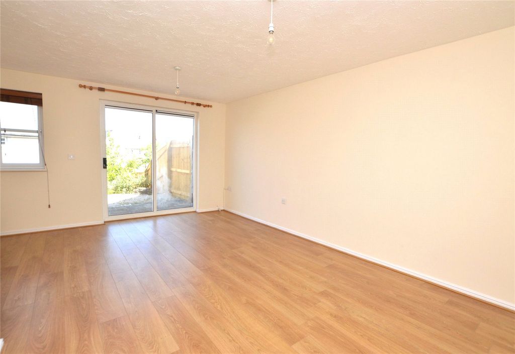 Property photo 2 of 8 2 - Picture No. 03