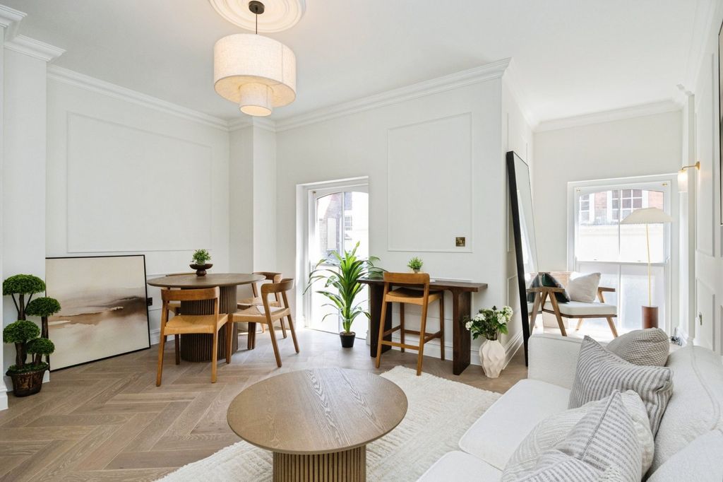 Property photo 3 of 14 Aprt 2 Living