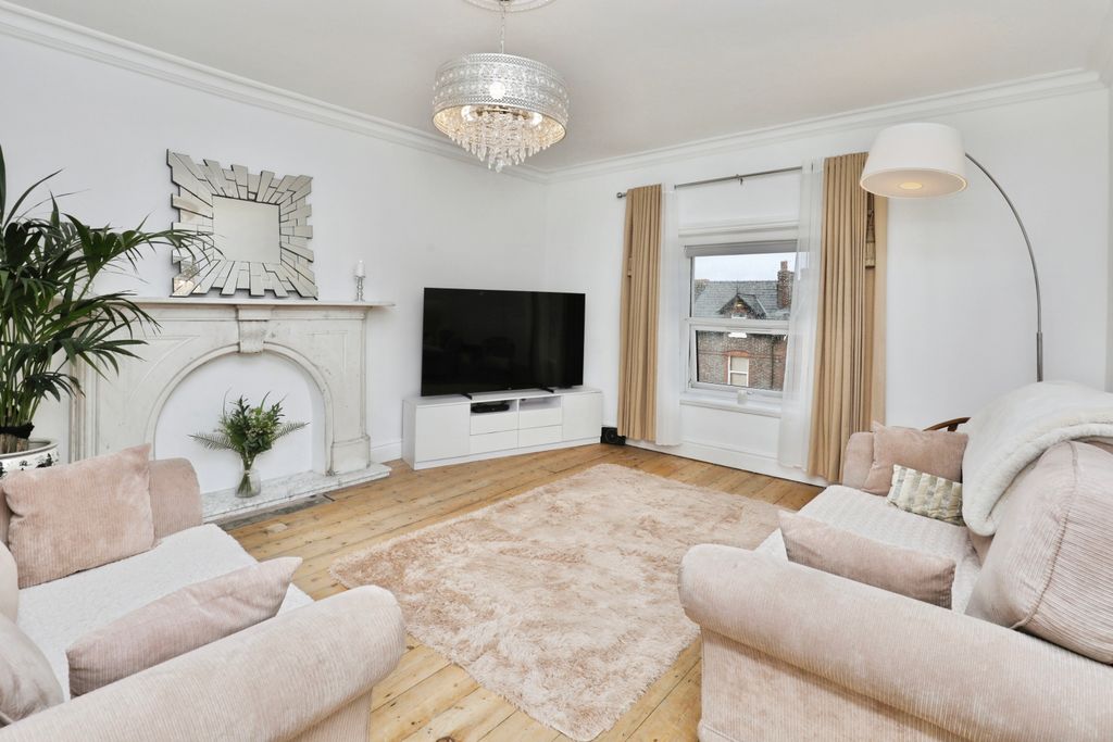 Property photo 1 of 14 Living Room