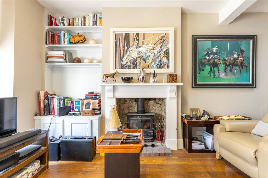 Property photo 3 of 34 1 Queen Street (7).Jpg