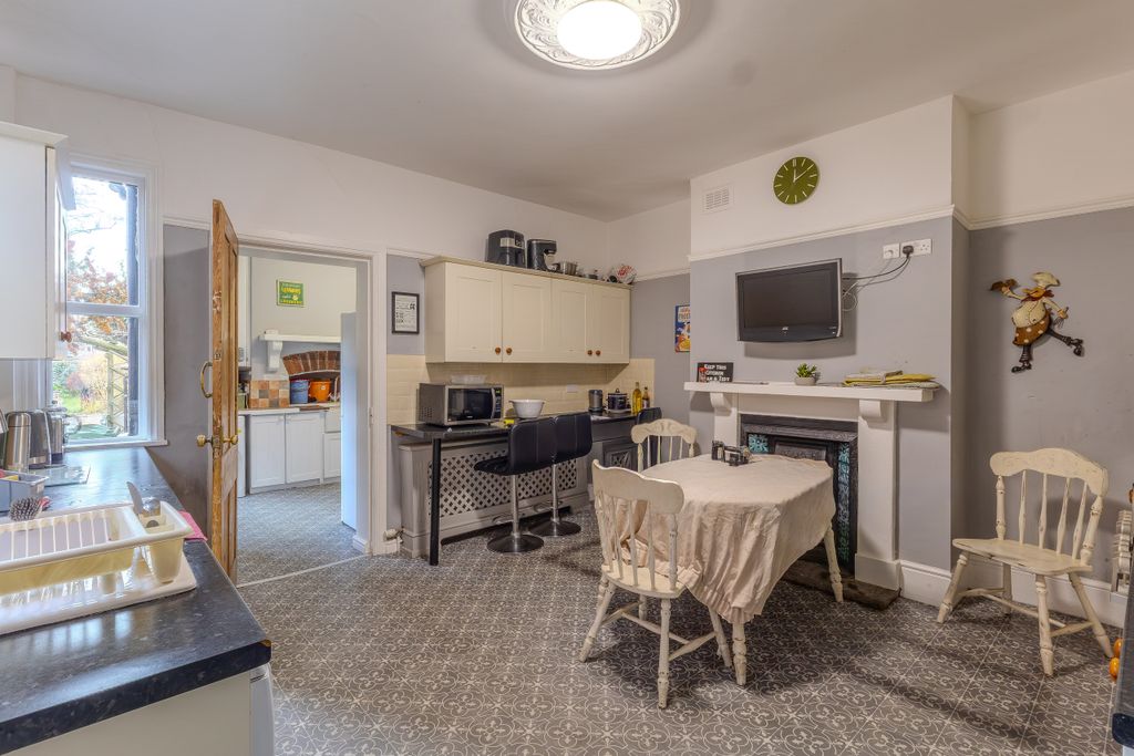 Property photo 3 of 14 Kitchen