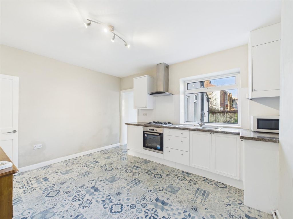 Property photo 2 of 17 2 - 2 Bedroom End-Terraced House.Jpg