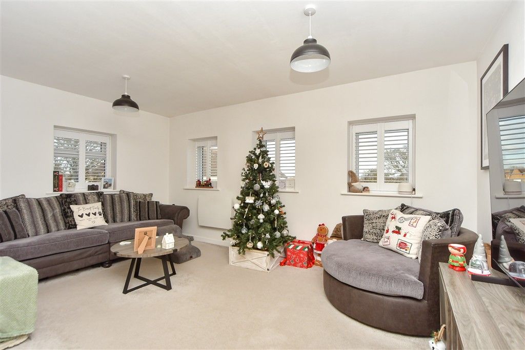 Property photo 2 of 8 Lounge